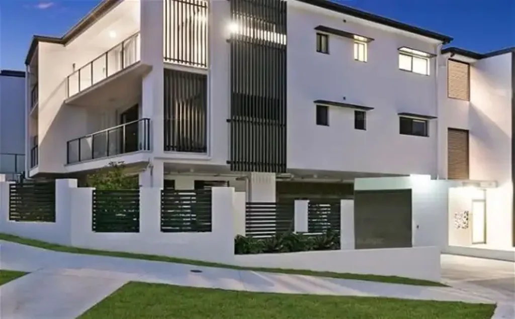 Modern 2-Bedroom Unit in Vibrant Mount Gravatt - Walk to Everything!