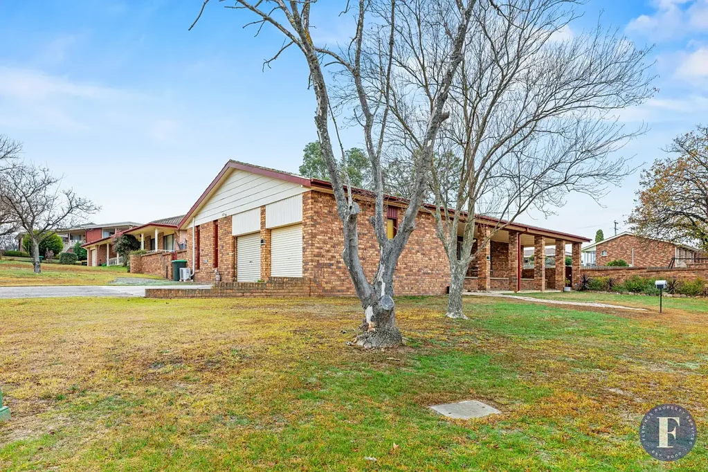 15 Normoyle Crescent, Young, NSW 2594