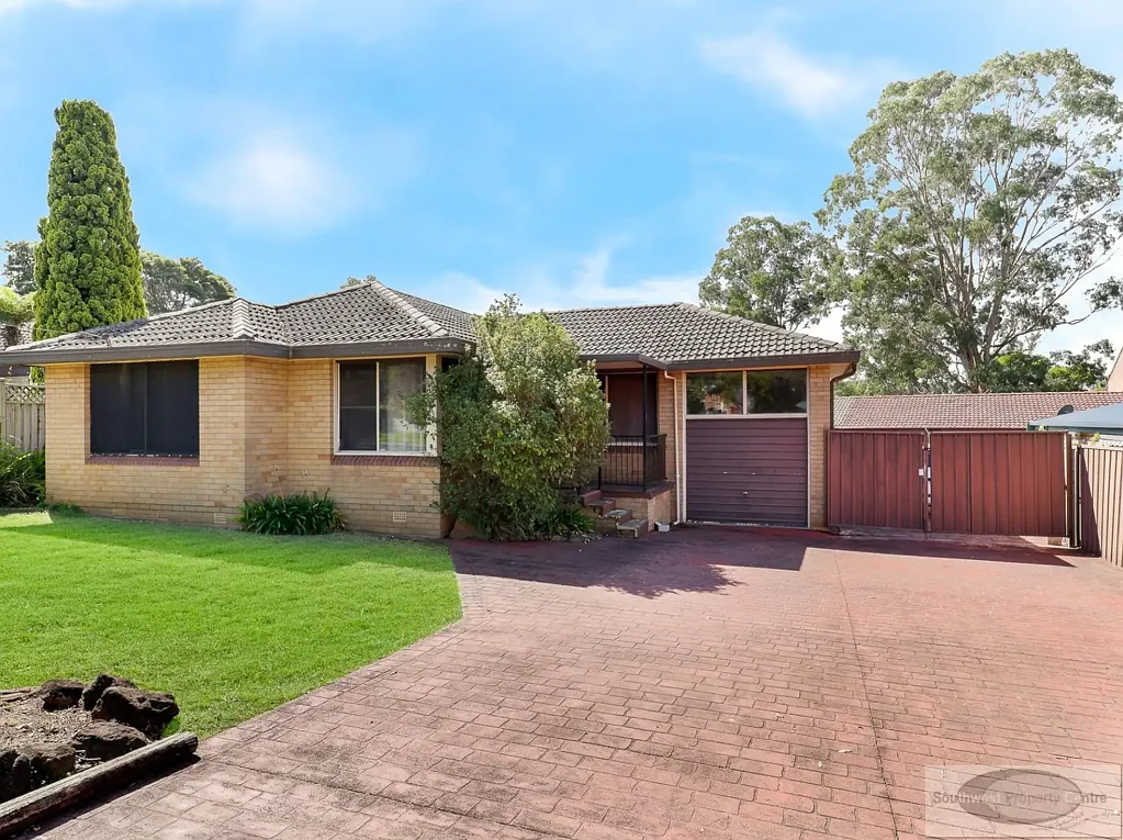 Campbelltown 3 Bedroom GRANNY FLAT POTENTIAL FOR DUAL INCOME? 582m2. OLDER STYLE QUALITY HOME WITH GOOD SIZE ROOMS AND GENEROUS YARDS.