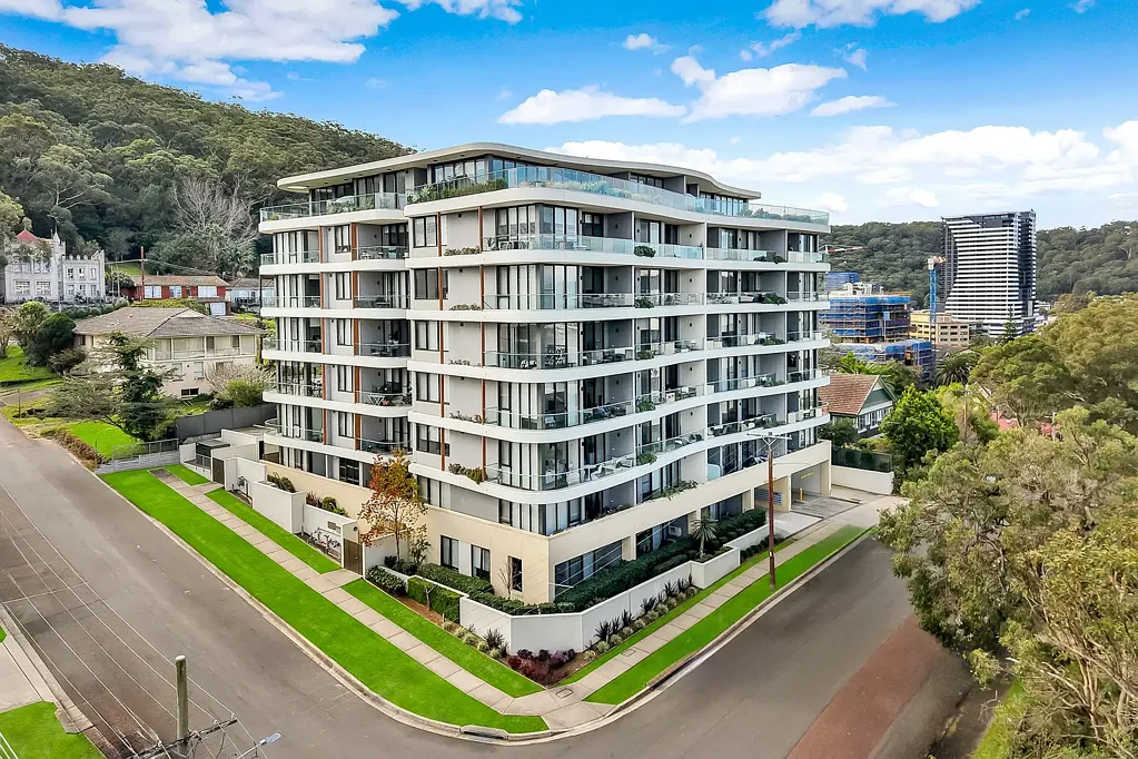 One-Bedroom Apartment & Quality Complex