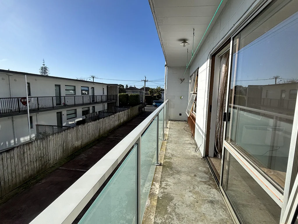 2 Bedrooms Apartment in Center Browns Bay