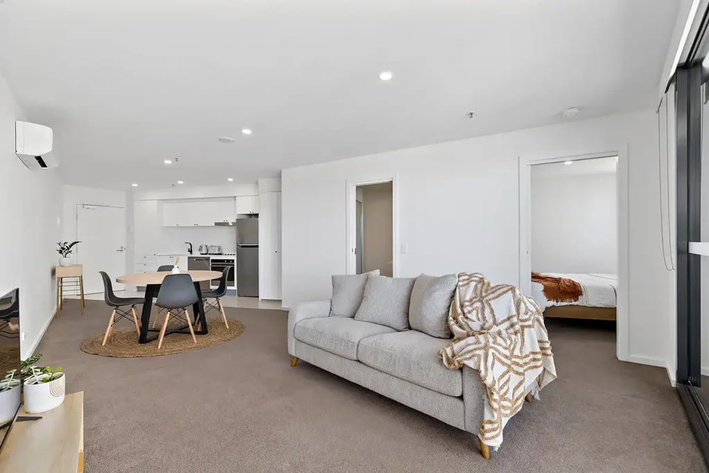 Gungahlin 1 Bedroom PROPERTY NOW VACANT, FURNITURE INCLUDED IN SALE