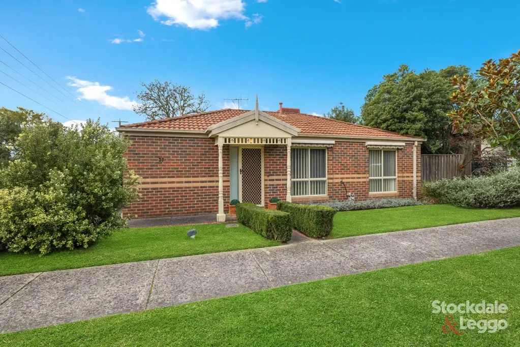 Langwarrin 2房 热门社区 55岁专属 两卧宽敞 现代乡村风 角落私密 Cruden Farm环绕 步行商圈 医院便捷 超大车库 外入便利 低维护生活 Over-55s Living Beside Cruden Farm – No Body Corp