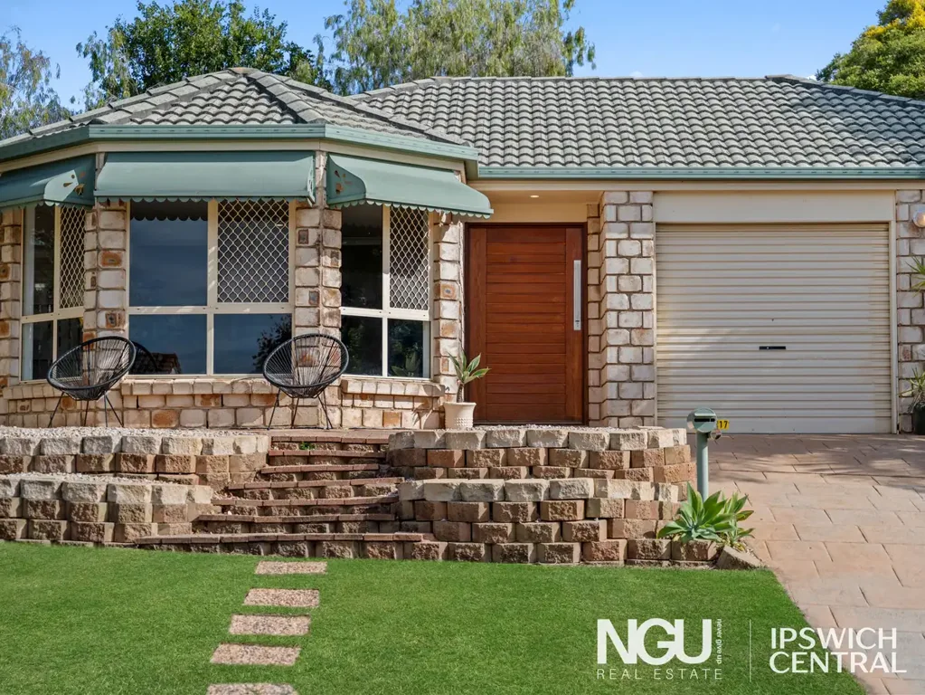 Flinders View 4침실 LOWSET BRICK BEAUTY IN FLINDERS VIEW WITH A MASSIVE MASTER BEDROOM & TWO LIVING AREAS!