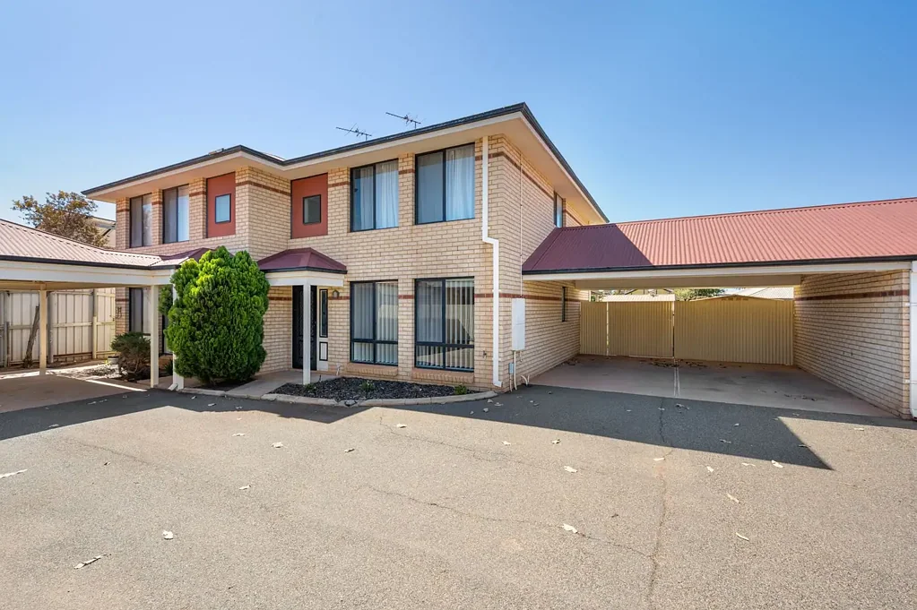 Kalgoorlie 3chambre MODERN DOUBLE STORY TOWNHOUSE AT 269B EGAN STREET
INVEST IN THE HEART OF KALGOORLIE !!!!