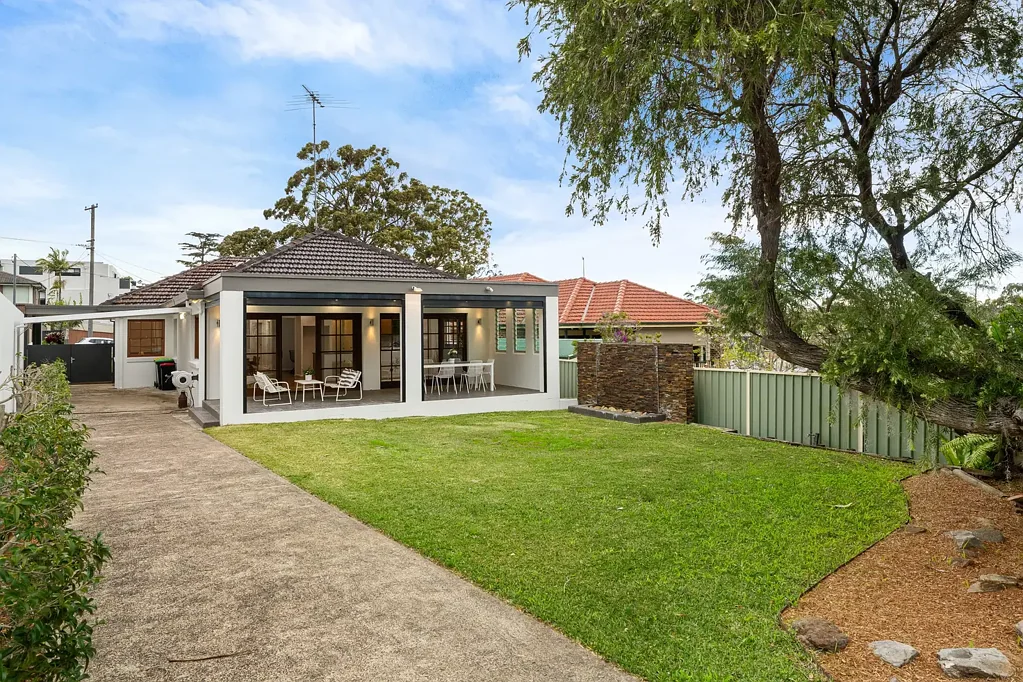 Connells Point 5 Slaapkamer Spacious Single Level Home in Premium Location