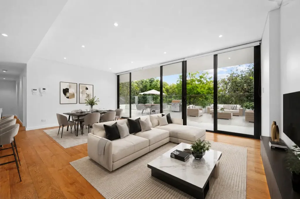 Mortlake 3chambre Absolute Waterfront Courtyard Residence with House-Like Proportions