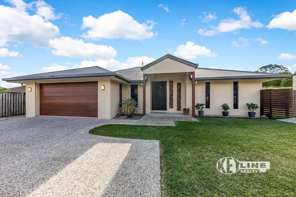 Nambour 4ਬੈੱਡਰੂਮ Oversized Family Home on Huge Block with a Shed for the Boat!