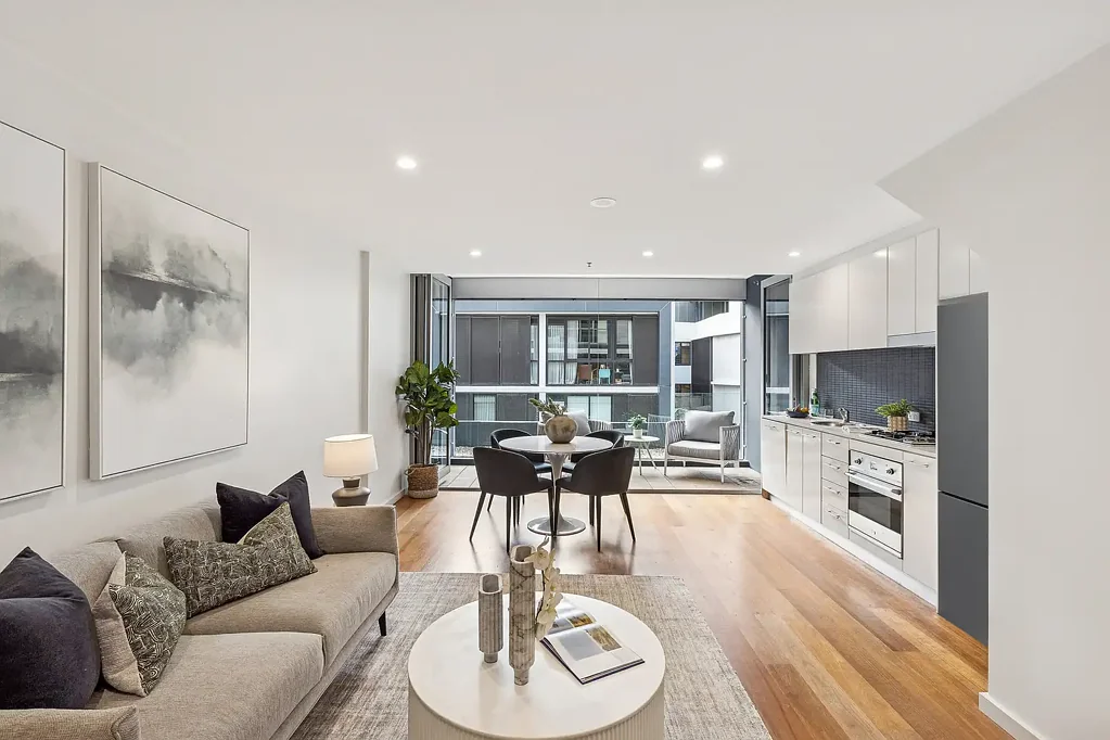 St Leonards 2 Bedroom Stylish split level apartment of unmatched convenience