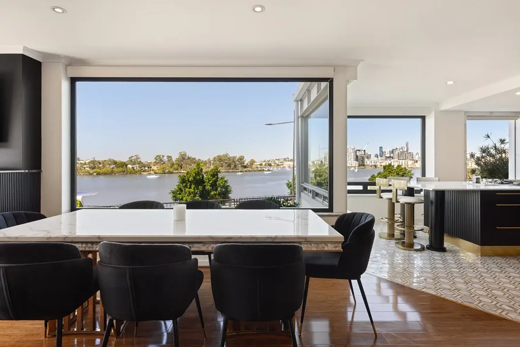 Hamilton 2ਬੈੱਡਰੂਮ Renovated Riverside Elegance with Captivating Views on Hamilton Hill