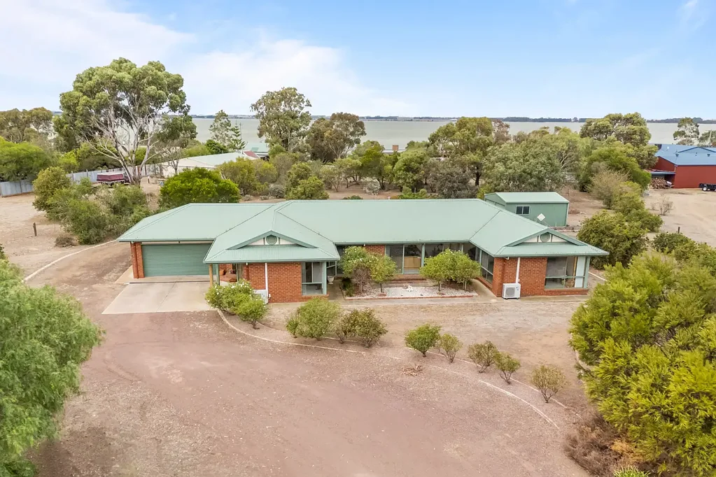 Lake Bolac 3房  Fantastic and Spacious Family Home