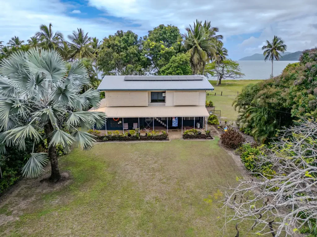 Coconuts 3 Bedroom Absolute Beachfront Privacy with Forever Ocean Views