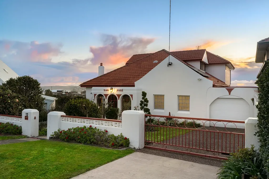 The Hill 4 Bedroom Prestige, Panoramas and Art Deco Charm in Dress Circle Setting