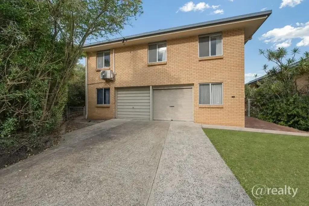 Stafford Heights 5Zimmer A Massive Opportunity...So Bring Your Tools!
