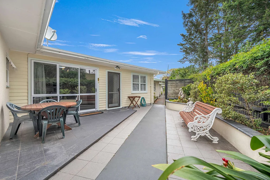 Napier South 2 Bedroom Sunny Days, City Strolls & Easy Living!