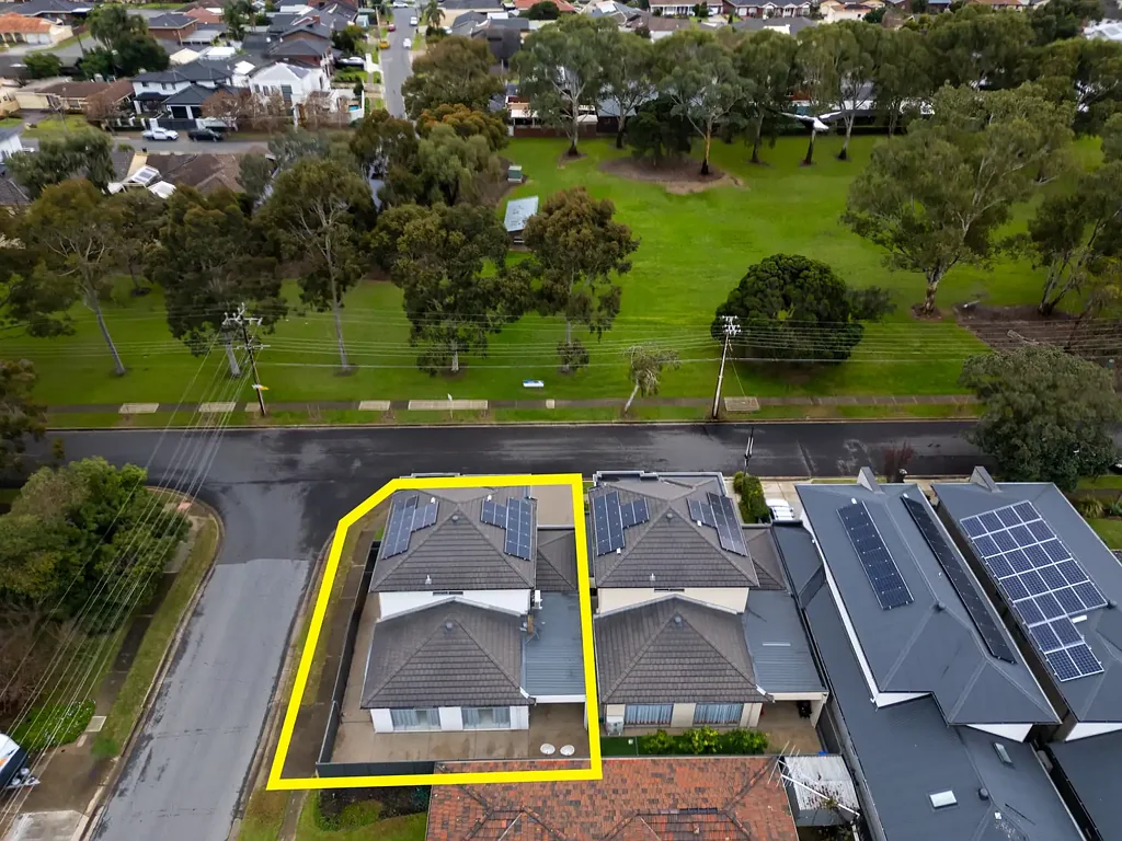 Fulham Gardens 4 Slaapkamer POSITION PERFECT FACING DIRECTLY ONTO THE SHELLEY RESERVE