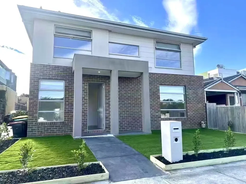 Dandenong 2Kwarto Fully Renovated, Convenient, Low-Maintenance Living in Central Dandenong