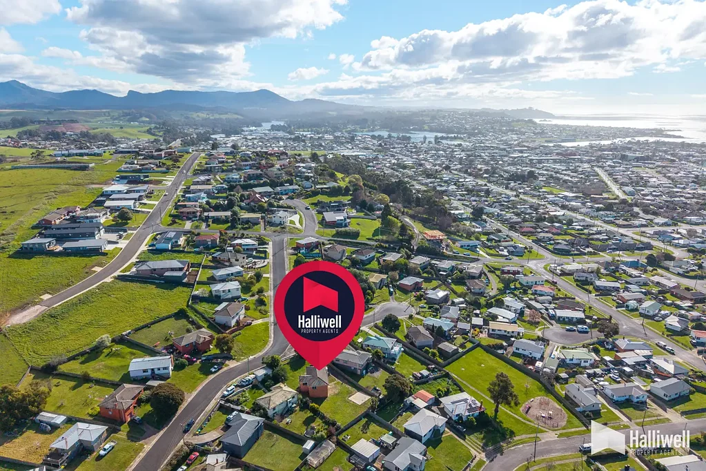 Ulverstone 3બેડરૂમ Coastal Views, Comfortable Living & Plenty of Potential