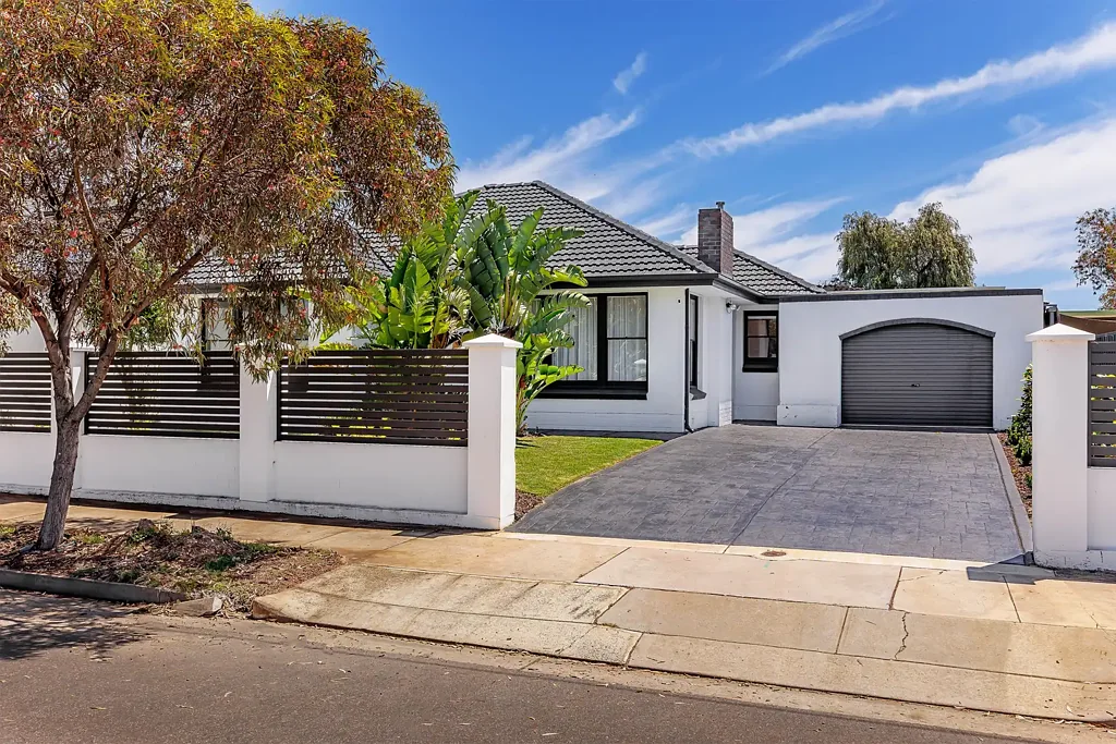 Largs North 3غرفة نوم Coastal Gem with Self-Contained Studio - Perfect for the Extended Family