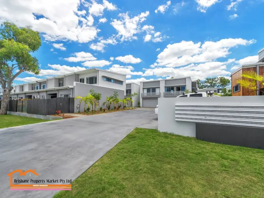TOWNHOUSE PERFECTLY LOCATED TO THE CBD