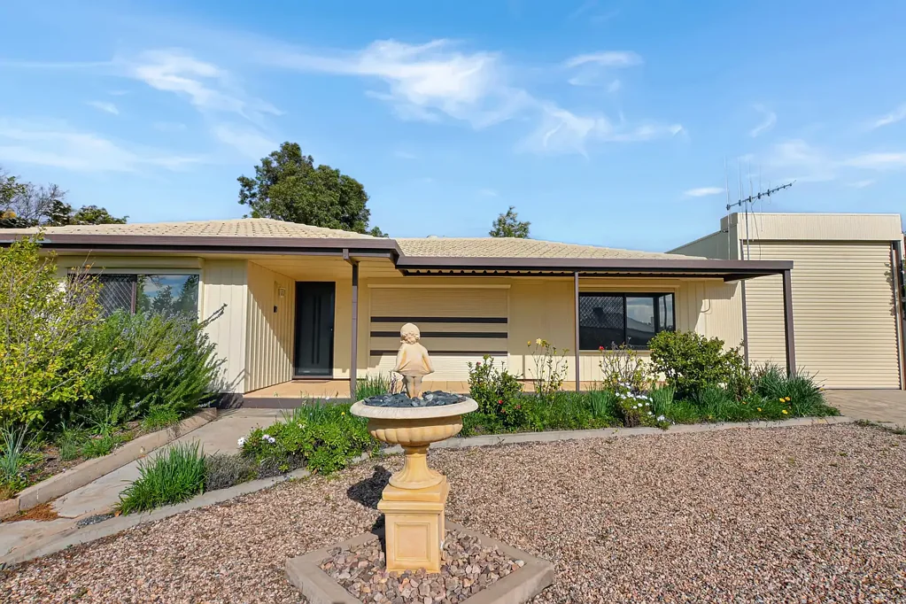 Broken Hill 4कमरा IMPRESSIVE FAMILY HOME