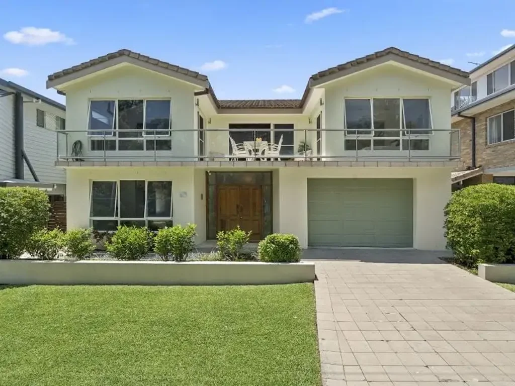 Mylestom 4房  Coastal Elegance Meets Riverfront Living