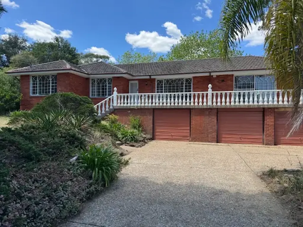 4 bedroom home with a huge shed approx 21m x 10