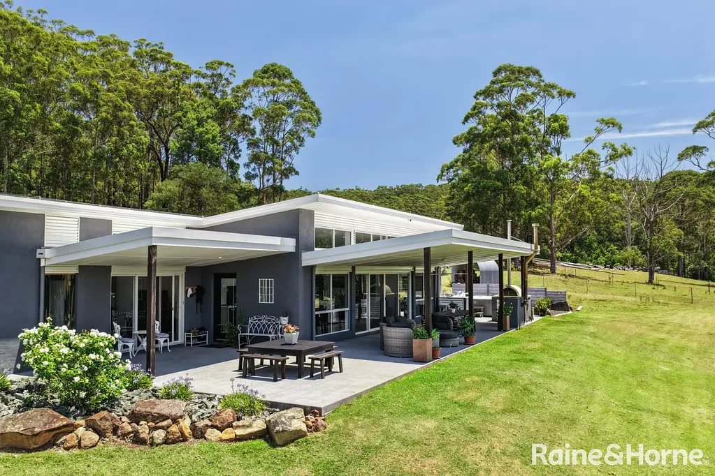 Croobyar 3 Bedroom A Landmark Rural Retreat - Sustainable Luxury on 126 Acres