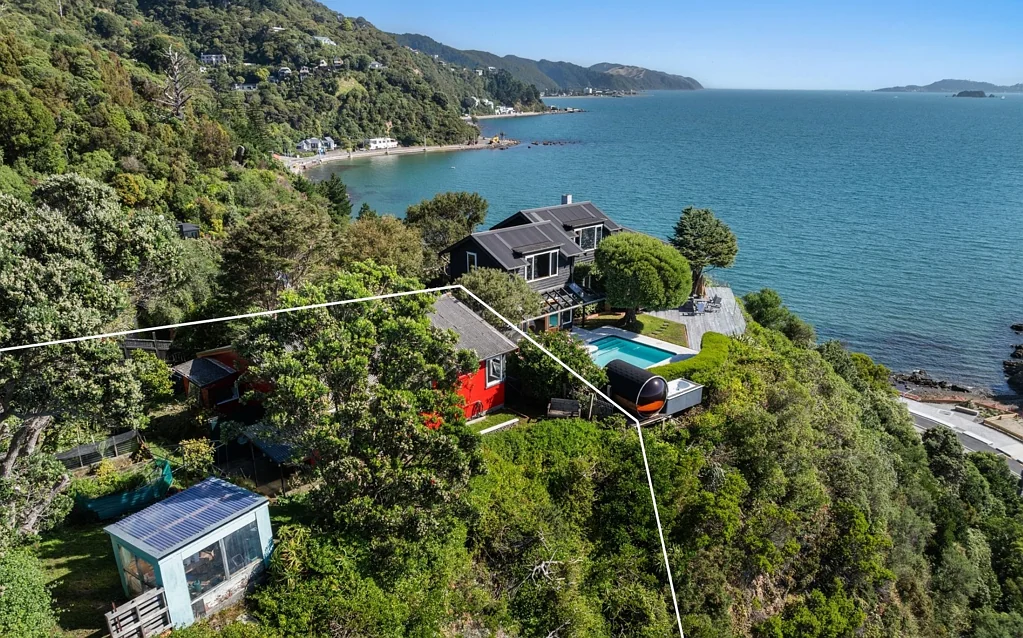 2 Rangiuru Road, Mahina Bay, Eastbourne, Lower Hutt, Wellington