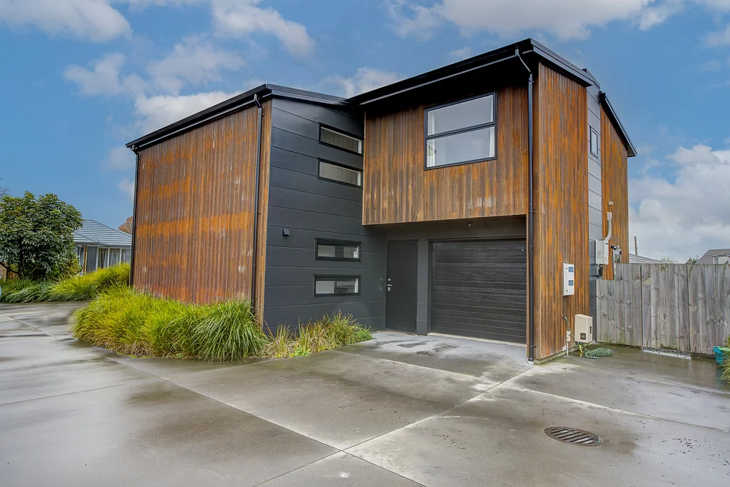 Chartwell 3 Bedroom Freehold and Vendor Wants Gone