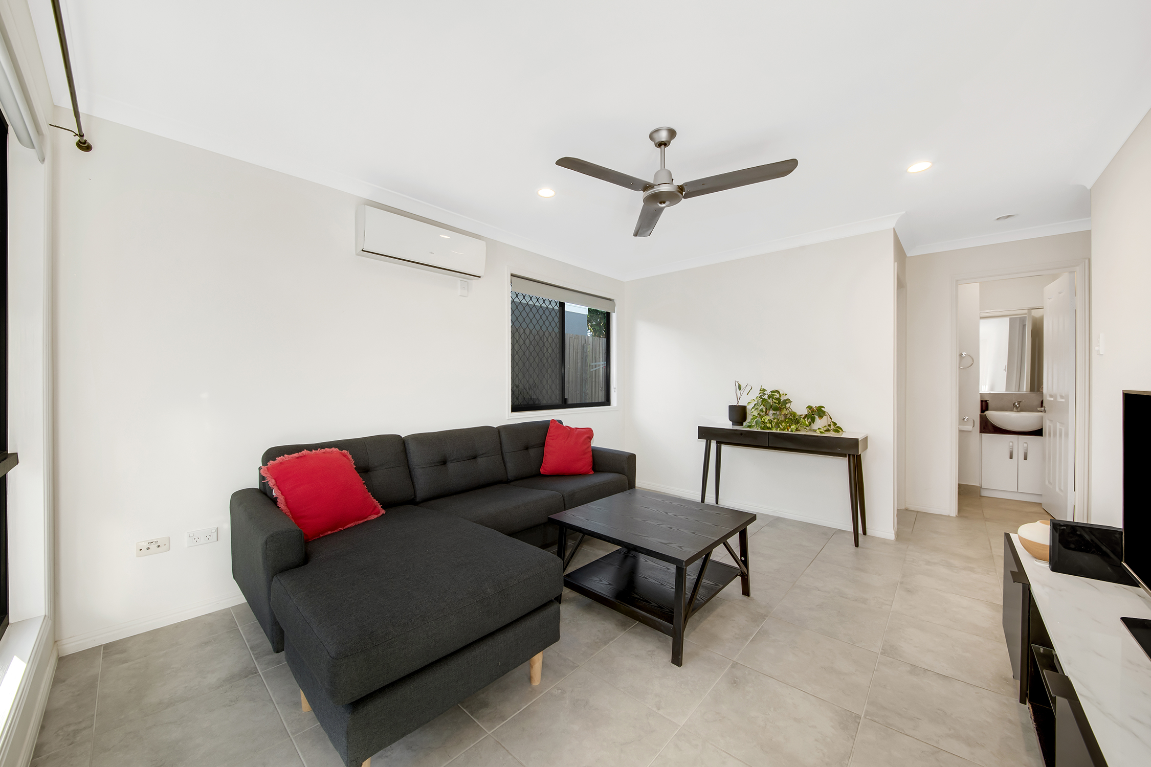 UNIT 5 57 BARNEY ST, BARNEY POINT QLD 4680, 0 habitaciones, 0 baños, Townhouse