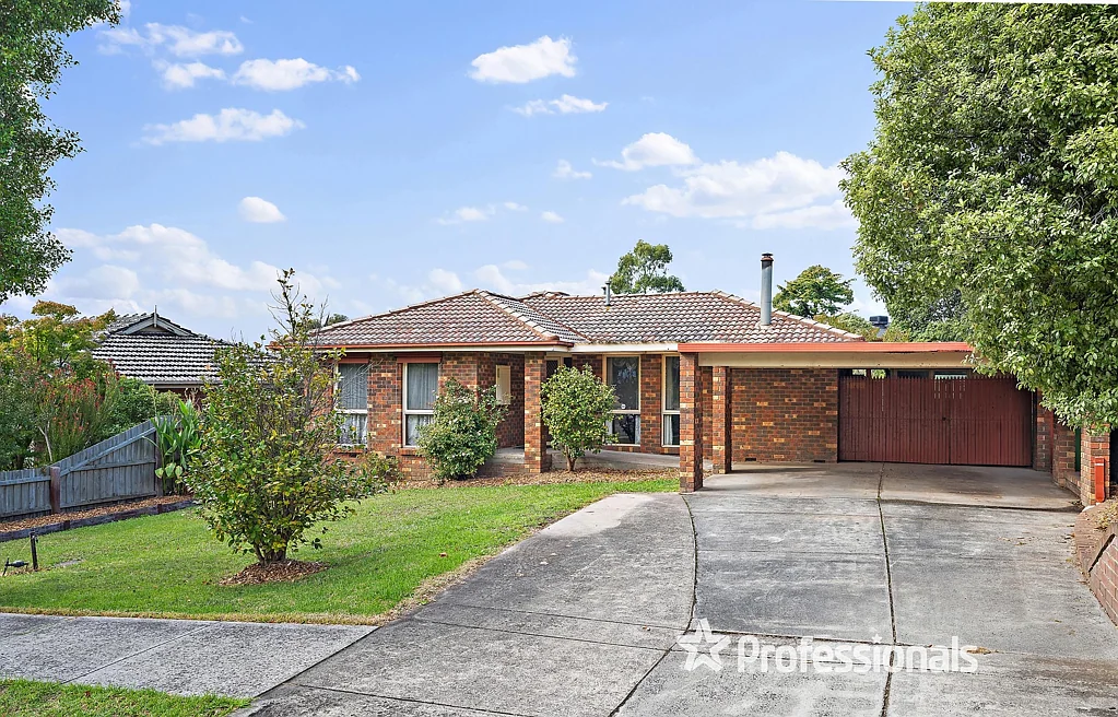12 Churchill Drive, Mooroolbark, VIC 3138