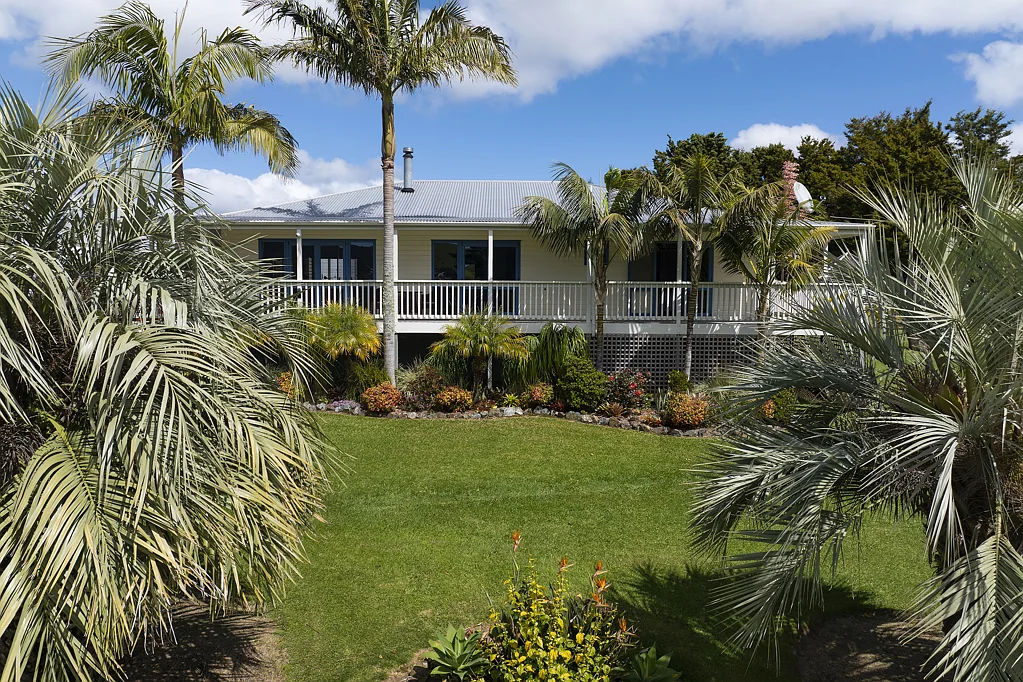 Mangonui 3房  Sun-Filled Elegance by the Golf Course
