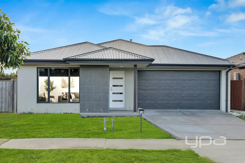 Great family home in Westbrook Estate!!
