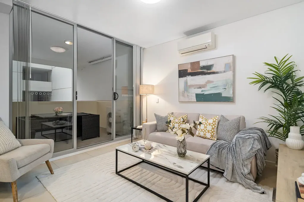 CHIC APARTMENT IN CENTRAL HOMEBUSH WITH EXPANSIVE DUAL BALCONIES