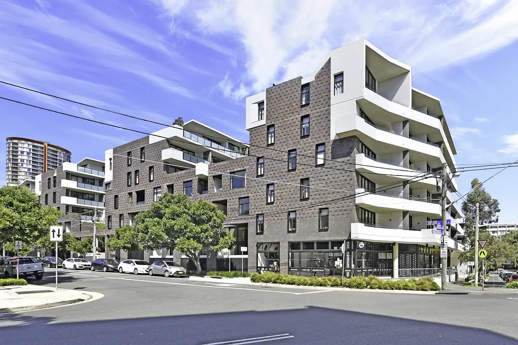Private, open plan apartment with sprawling entertainers' terrace