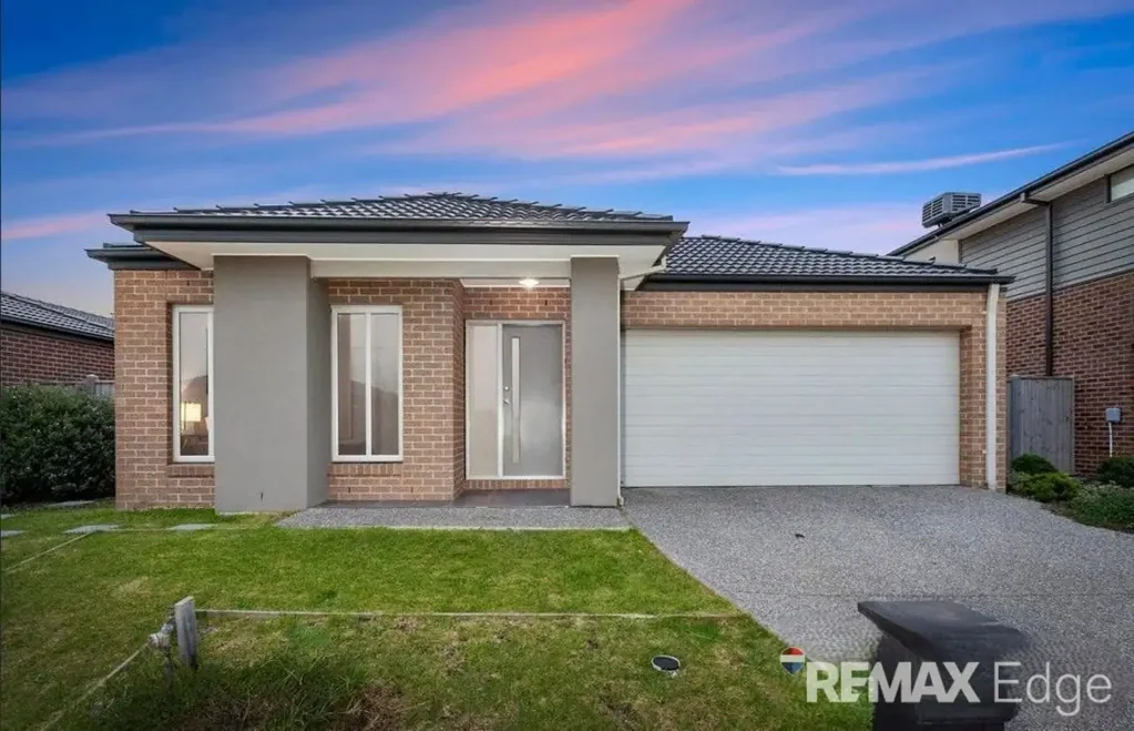 Spacious & Modern Family Home in the Heart of Point Cook