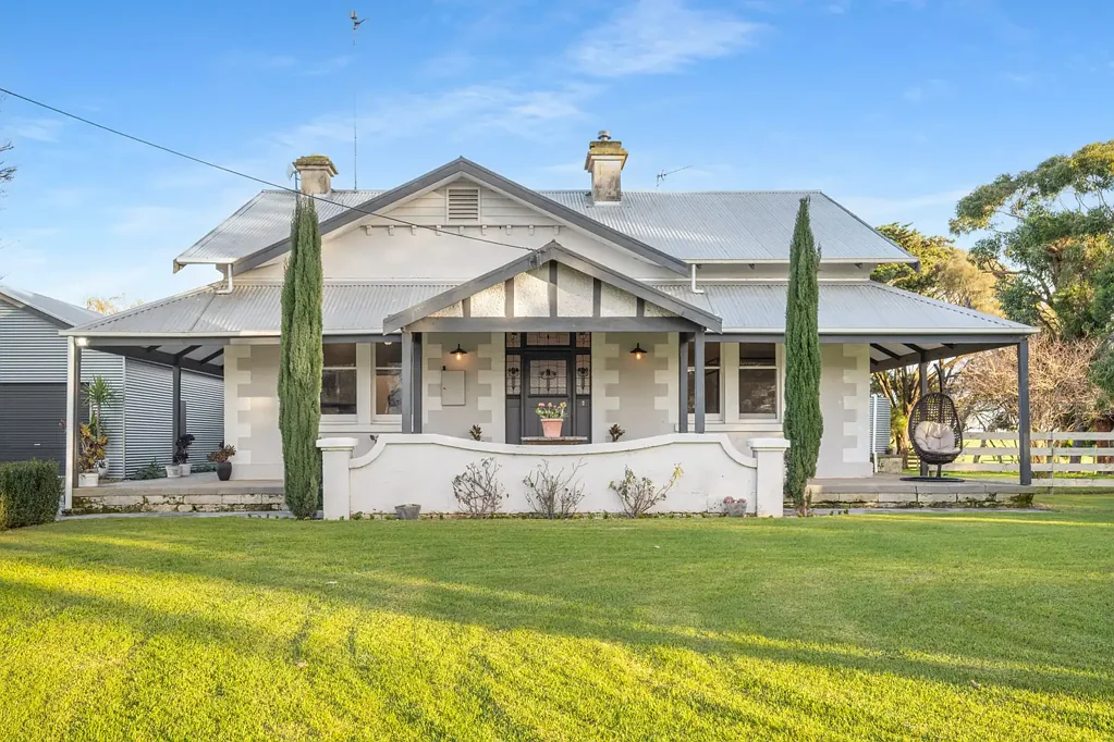 Moorak 4chambre Renovated country retreat with space, character and endless versatility