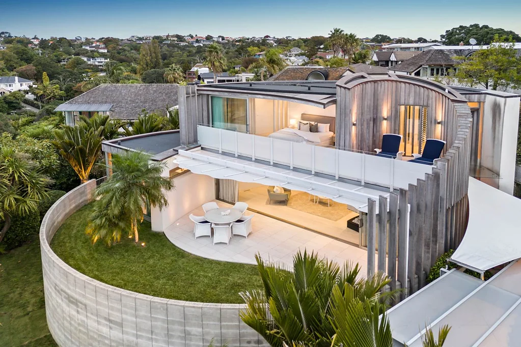 Saint Heliers 3 Bedroom Sculptural Seaside Masterpiece