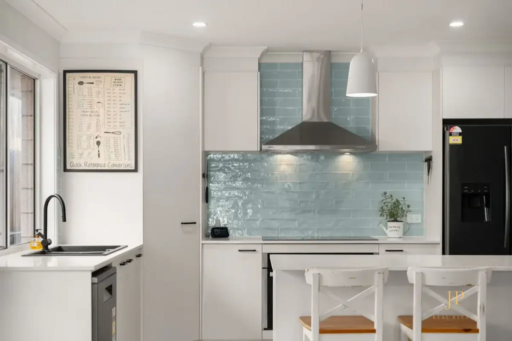 Logan Reserve 4部屋 Move‑In Ready Family Home with Multiple Outdoor Zones, Solar & Chef‑Inspired Kitchen