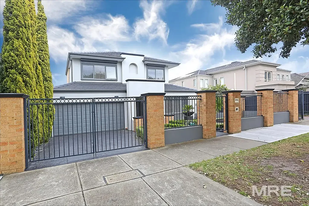 Modern, light-filled living in a prime location