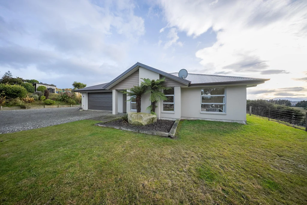 Te Anau Surrounds 3Phòng ngủ Where Mountain Views Meet Effortless Living