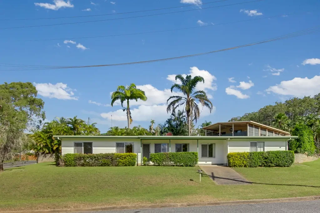 West Gladstone 4部屋 PRIME LOCATION… INVESTOR READY OR MOVE-IN READY…