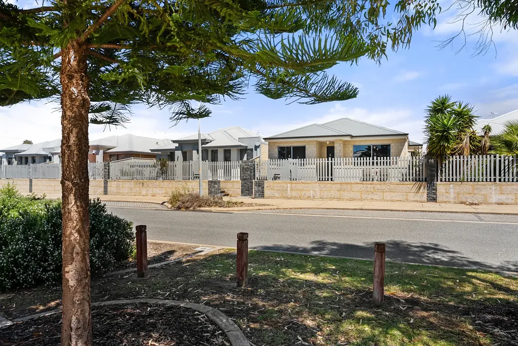 26 Carlindie Parkway, Golden Bay, WA 6174