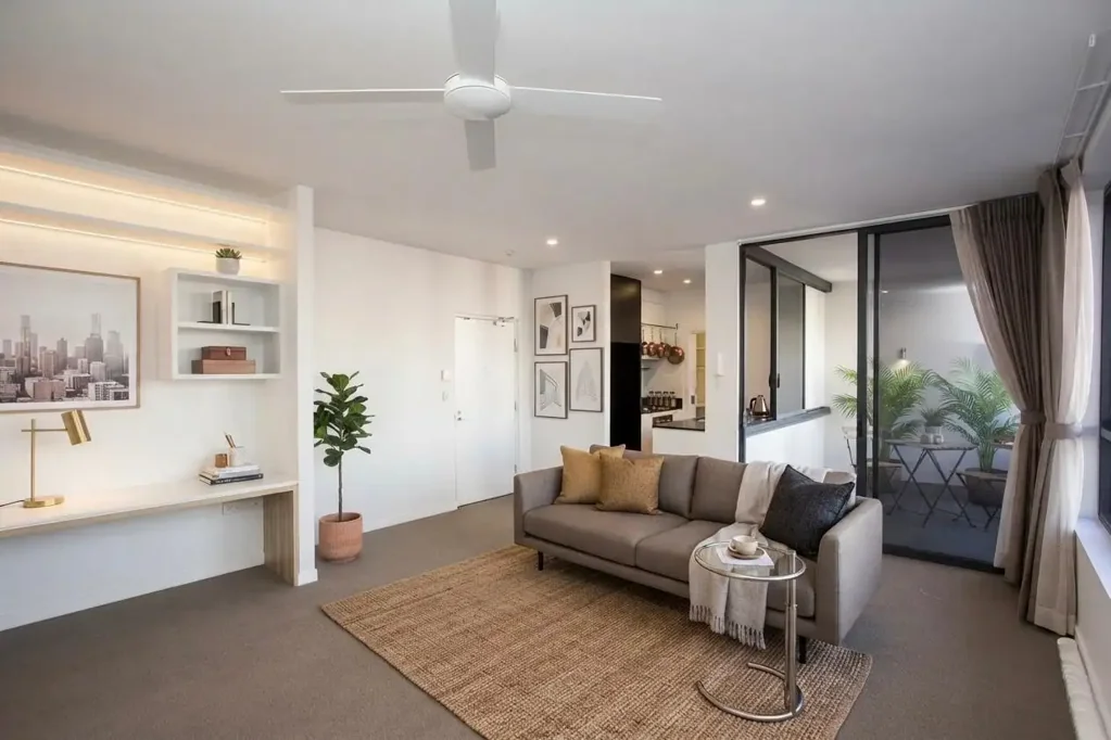 Woolloongabba 2房 高架内城生活，光线充足，空间宽敞，尽享生活方式 Elevated Inner-City Living with Light, Space & Lifestyle