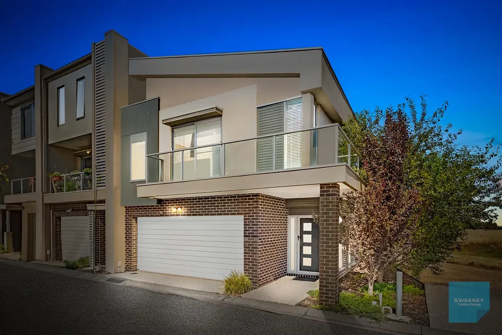 Caroline Springs 2 Bedroom Prime Caroline Springs Location with Parkside Outlook