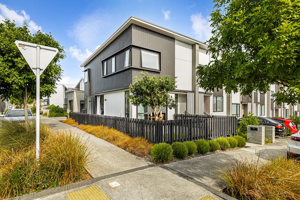 15 Pukewhero Rise, Westgate, Waitakere City, Auckland