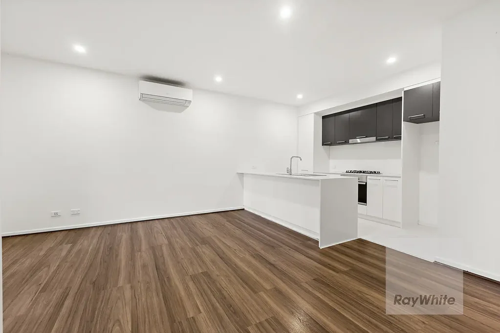 Walk to Shops, Transport & Uni - Lifestyle Location!