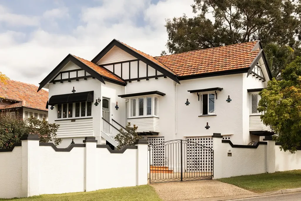 Ashgrove 3 Slaapkamer Charming Character Home in Ashgrove's Prestigious Avenues