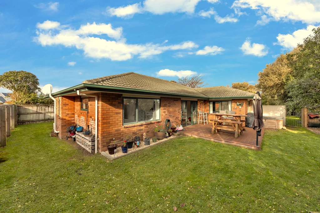 Woolston 3 Bedroom Moving up? The Next Step on the Ladder!